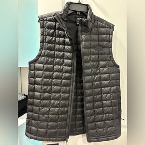 Thermoblast Men’s Eco Black North Face Vest